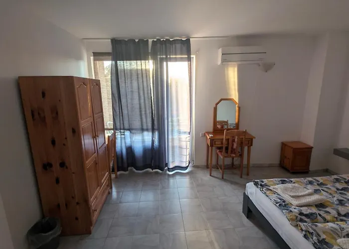 In Next To Gradina And Sozopol 3* Chernomorets